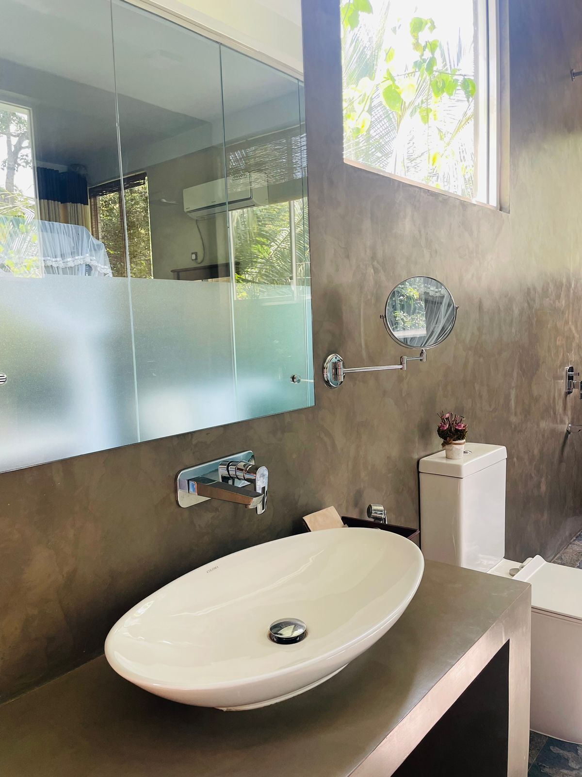 Bathroom sink