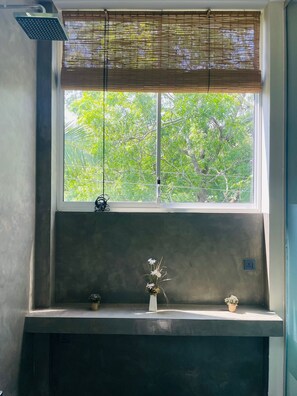 Honeymoon Double Room, Balcony, Garden View | Bathroom shower - Villa Tambaka Retreat (Anuradhapura)