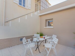Outdoor dining - Phichris by Interhome (Hyères)