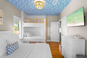 2 makuuhuonetta, silitysrauta/-lauta, vauvan matkasänky, Wi-Fi