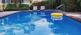 Family Fun Home 3 Bedrooms!- Great Central Location to LA -Pet Friendly