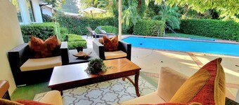 Ultimate Family Fun Home- Pool, BBQ, & Lush Fenced Yard-Pet Friendly!