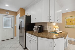 Interior - South End 2BR: Fairway Oaks, Steps to Golf (Fernandina Beach)