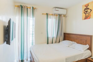 Habitación individual, balcón, vistas a la ciudad | Escritorio y wifi gratis