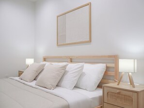 3 bedrooms, iron/ironing board, WiFi, bed sheets