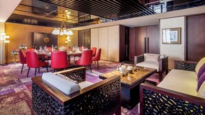 A modern hotel lobby with a dining area, seating arrangements, and a reception desk. - Gloria Plaza Hotel Dongsheng (Beijing)