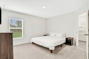 3 室のベッドルーム、アイロン / アイロン台、旅行用ベビーベッド、WiFi (無料)