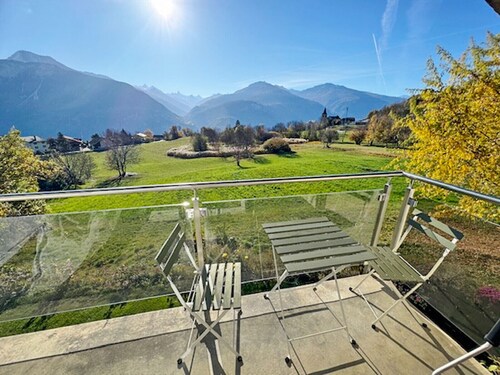 Sunny Lily facing the swiss Alps - Crans Montana