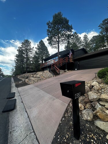 Modern Retreat in Continental Country Club with AC