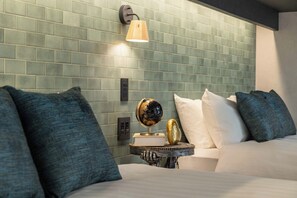 1 chambre, lit avec matelas en mousse à mémoire