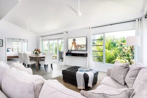 TV - Luxury 2 bedroom suite (Providenciales)
