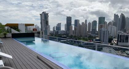 PH QUARTIER 18E LUXURY APARTMENT WITH ROOFTOP POOL