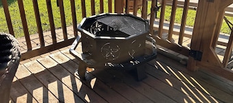 Delightful Glamping 5th wheel 2-bedroom  with AC, WiFi in nice Fort McCoy