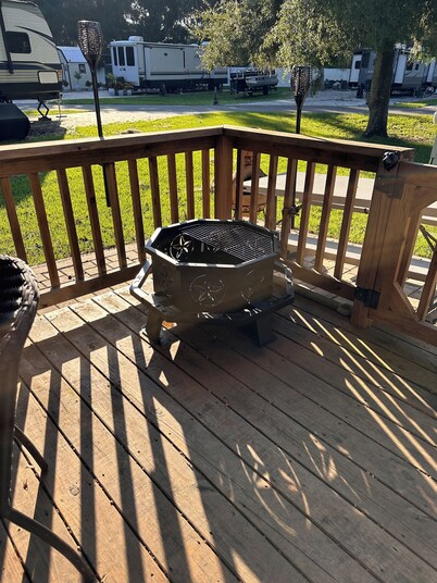 Delightful Glamping 5th wheel 2-bedroom  with AC, WiFi in nice Fort McCoy