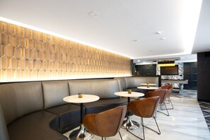 Dining - Blueground | Gold Coast, rooftop & gym, nr Hancock (Chicago)