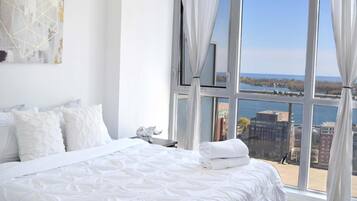 Habitación ejecutiva | Tabla de planchar con plancha, wifi gratis, ropa de cama