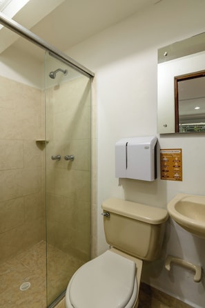 Quarto triplo econômico | Banheiro