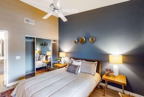 2 bedrooms, desk, iron/ironing board, WiFi