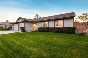 Exterior - Private Pool & Spa | Mins to Old Town La Quinta (La Quinta)