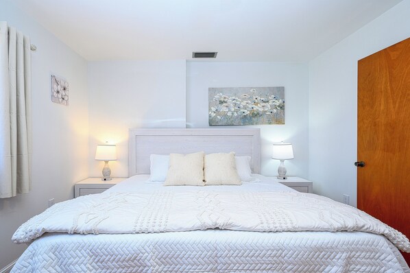 2 chambres, bureau, accès au Wi-Fi (inclus), literie fournie