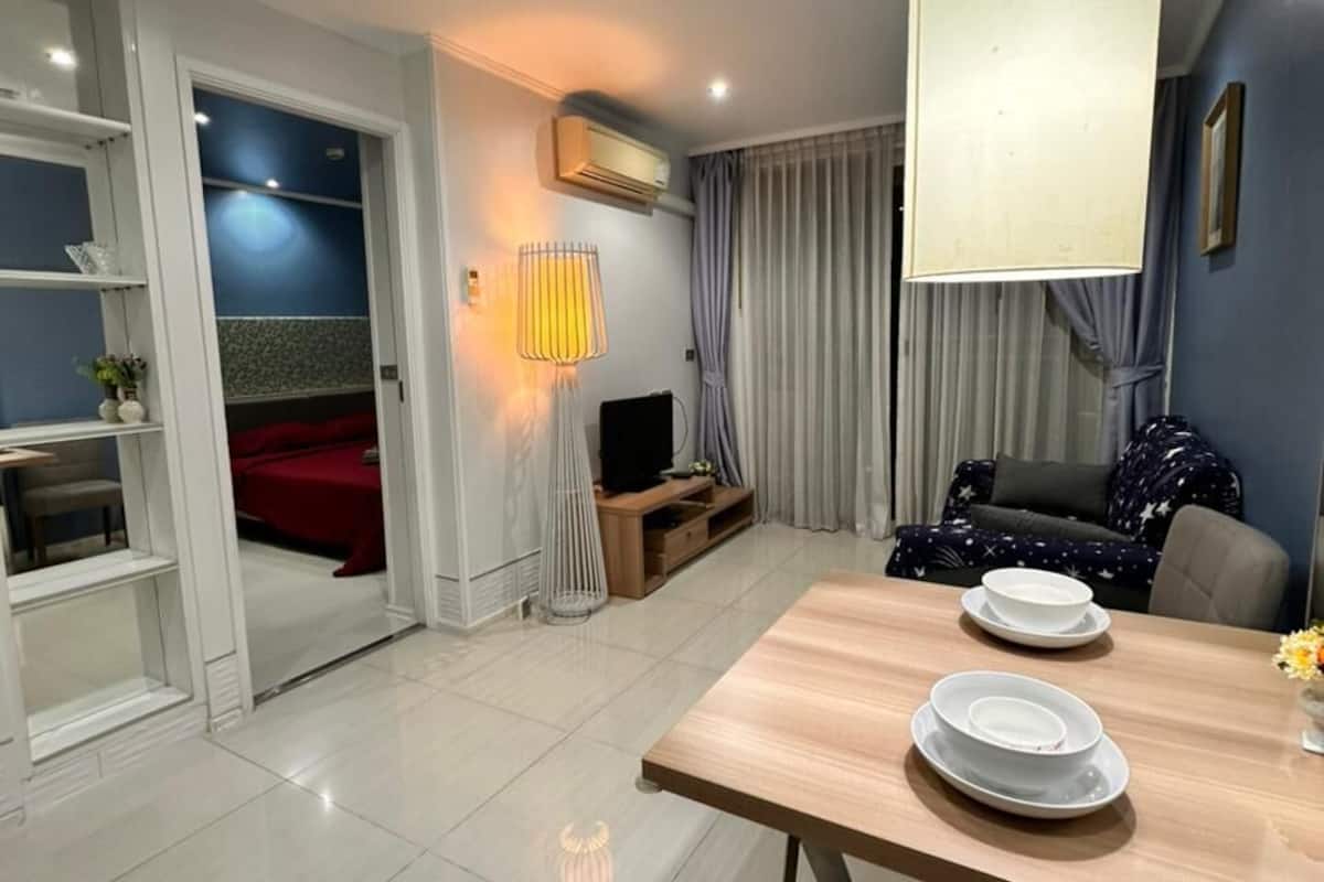 Classic Apartment, Smoking, Kitchenette | 1 bedroom, free WiFi, bed sheets
