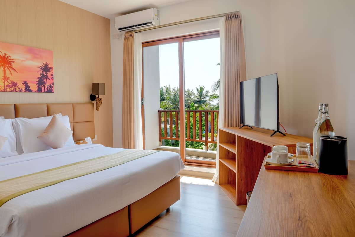 Superior Deluxe with Private Balcony | Premium bedding, down duvets, memory-foam beds, in-room safe