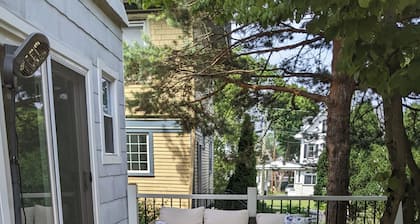 Historic 6-bedroom Retreat in Montclair,NJ- Perfect for Families & Groups!