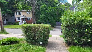 A residential street with a sidewalk, houses, and lush greenery. - Historic 6-bedroom Retreat in Montclair,NJ- Perfect for Families & Groups! (Montclair Township)