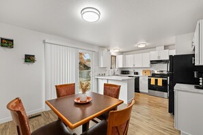 Fridge, microwave, oven, stovetop - Boise Foothills Boho Haven hosted by Boise BnB! (Boise)