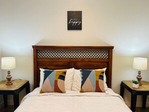 3 bedrooms, desk, iron/ironing board, travel cot