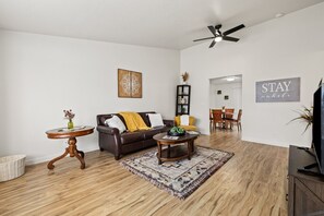 Smart TV, books - Boise Foothills Boho Haven hosted by Boise BnB! (Boise)
