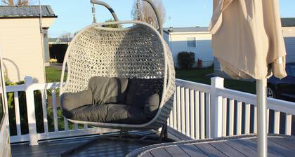 3 Bedroom Mersea Beach Retreat-Getaway by the Sea