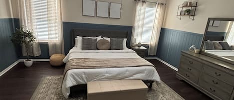 4 bedrooms, desk, travel cot, free WiFi