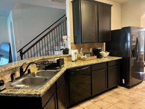 Fridge, microwave, oven, stovetop - Spacious 4BR/2.5bath/Game RM/Pet Friendly house- Extended Stays Welcome (Katy)