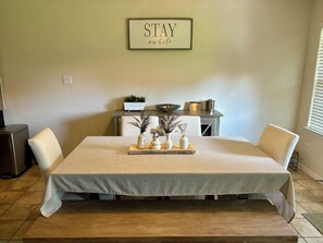 Dining - Spacious 4BR/2.5bath/Game RM/Pet Friendly house- Extended Stays Welcome (Katy)