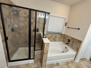 Hair dryer, bidet, towels, soap - Spacious 4BR/2.5bath/Game RM/Pet Friendly  house- Extended Stays Welcome  (Katy)