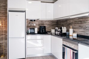 冰箱、微波炉、烤箱、茶具/咖啡用具