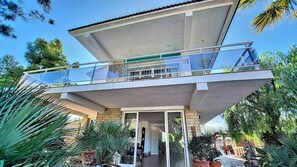 Exterior detail - Traditional Elegance 1km to beach (Cunit)