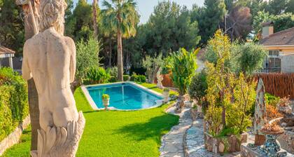 ĂlĂ©gance traditionnelle Ă 1km de la plage