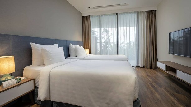 Standard Studio Suite, Refrigerator, Ocean View | Memory-foam beds, minibar, desk, soundproofing - The Phoenix Hotel Nha Trang (Nha Trang)