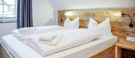 4 bedrooms, WiFi, bed sheets