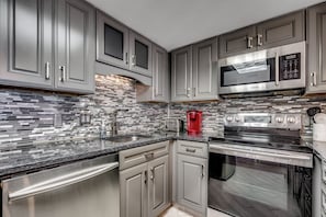 Fridge, microwave, oven, stovetop - Sweeping Ocean View from Each Bdr and Living Room, Safe and Quiet Neighborhood  (Myrtle Beach)