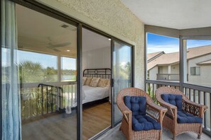 2 bedrooms, desk, iron/ironing board, free WiFi - NEW! Stunning Remodeled Condo with Marsh Views (Saint Simons Island)