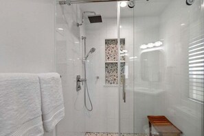 Douche, sèche-cheveux