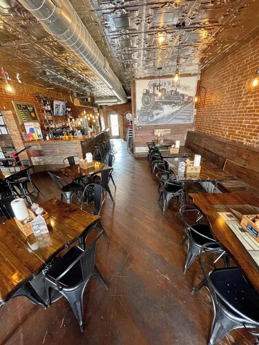 4-bed house in Wentzville next to restaurants/event space/"Free food and drink"