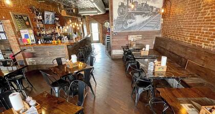 4-bed house in Wentzville next to restaurants/event space/"Free food and drink"