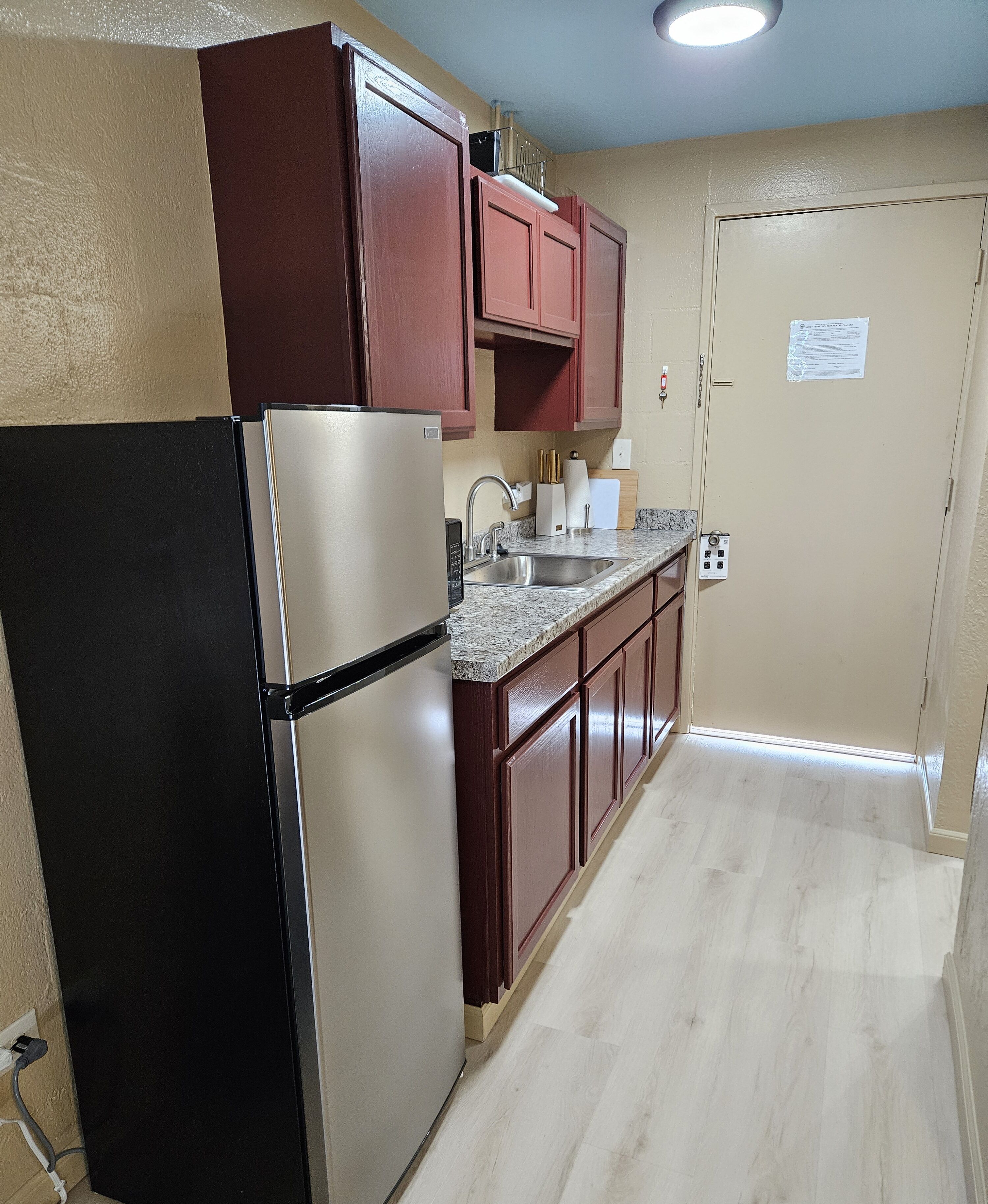 Fridge, microwave, coffee/tea maker, toaster