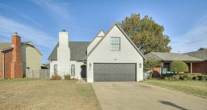 New! 5/3 with Hot Tub, Arcade, Playground, Coffee bar, Large TV and Dining Table