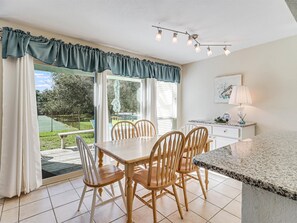 Condo, 2 Bedrooms | Dining