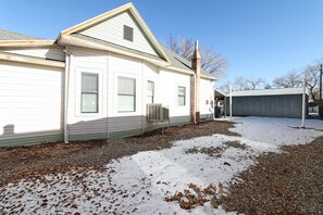 House, 2 Bedrooms | Exterior